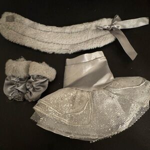 Elf on the Shelf 
Fur Cape & Leg-warmers w/Silver Sparkle Dress.